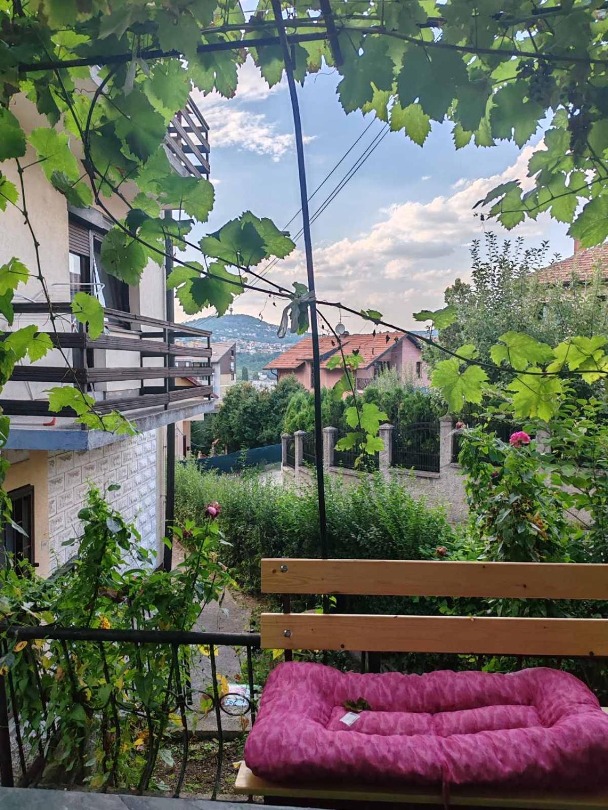 El&ma - 3 Bedroom Close To Center, Sunnyland With Balcony- Free Parking Apartment Sarajevo
