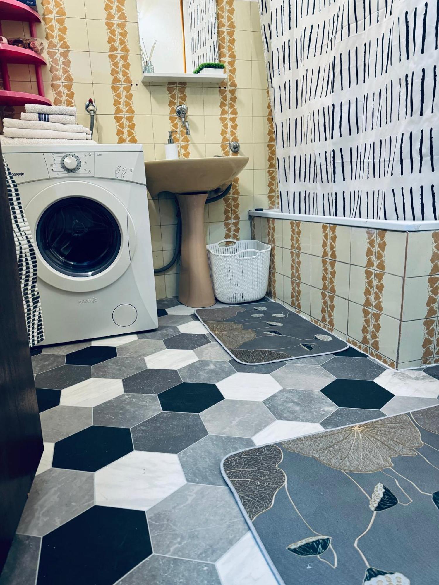 El&ma - 3 Bedroom Close To Center, Sunnyland With Balcony- Free Parking Apartment *