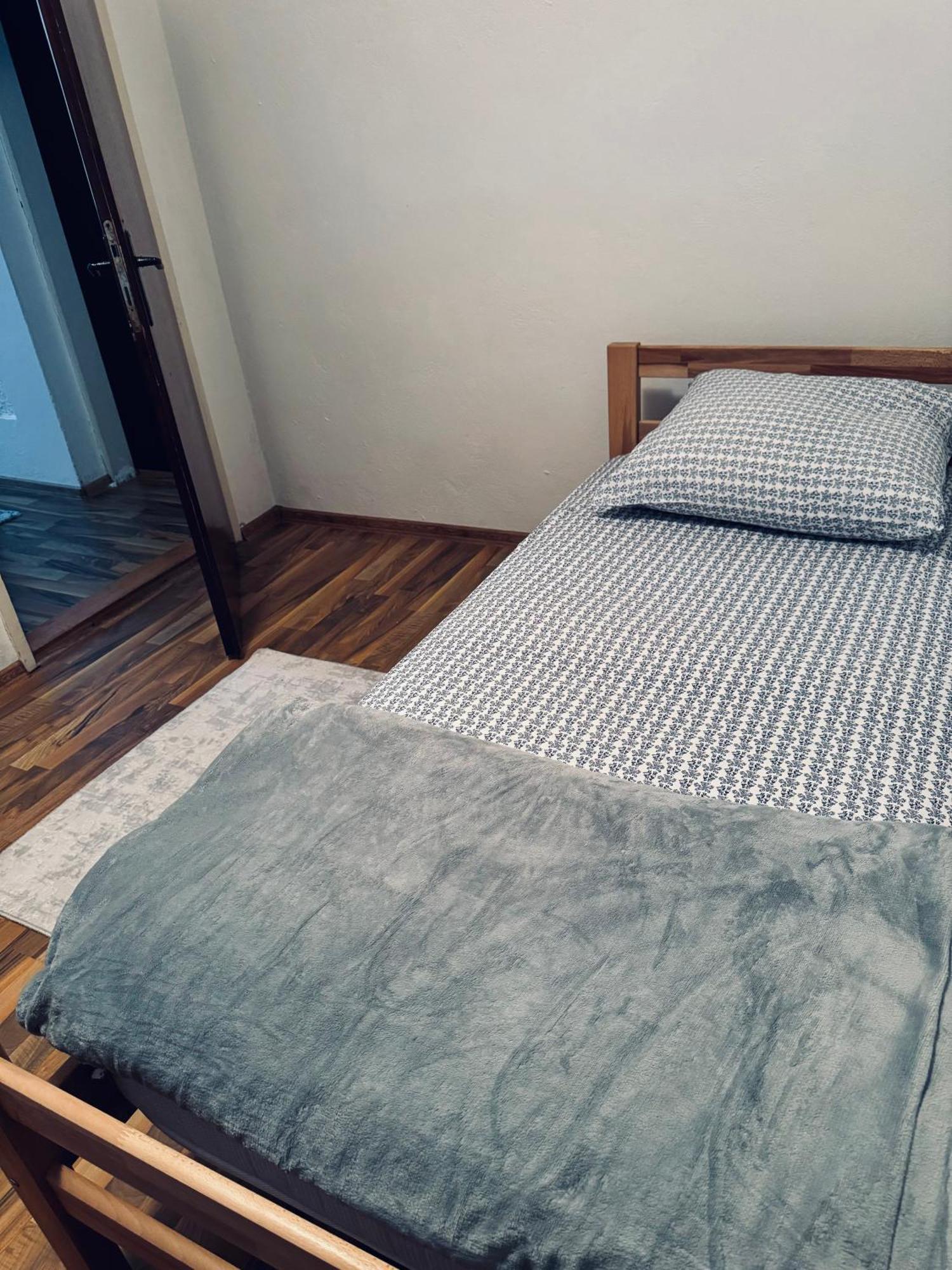 El&ma - 3 Bedroom Close To Center, Sunnyland With Balcony- Free Parking Apartment Sarajevo