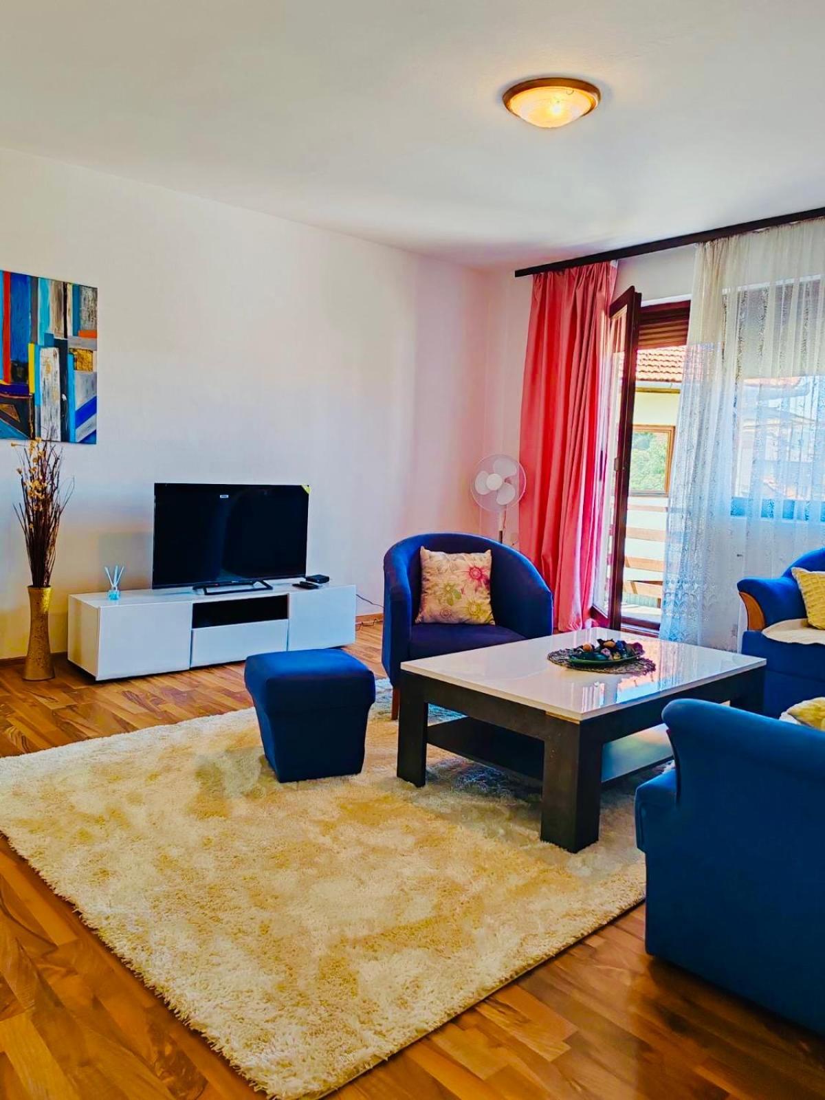 Apartment El&ma - 3 Bedroom Close To Center, Sunnyland With Balcony- Free Parking