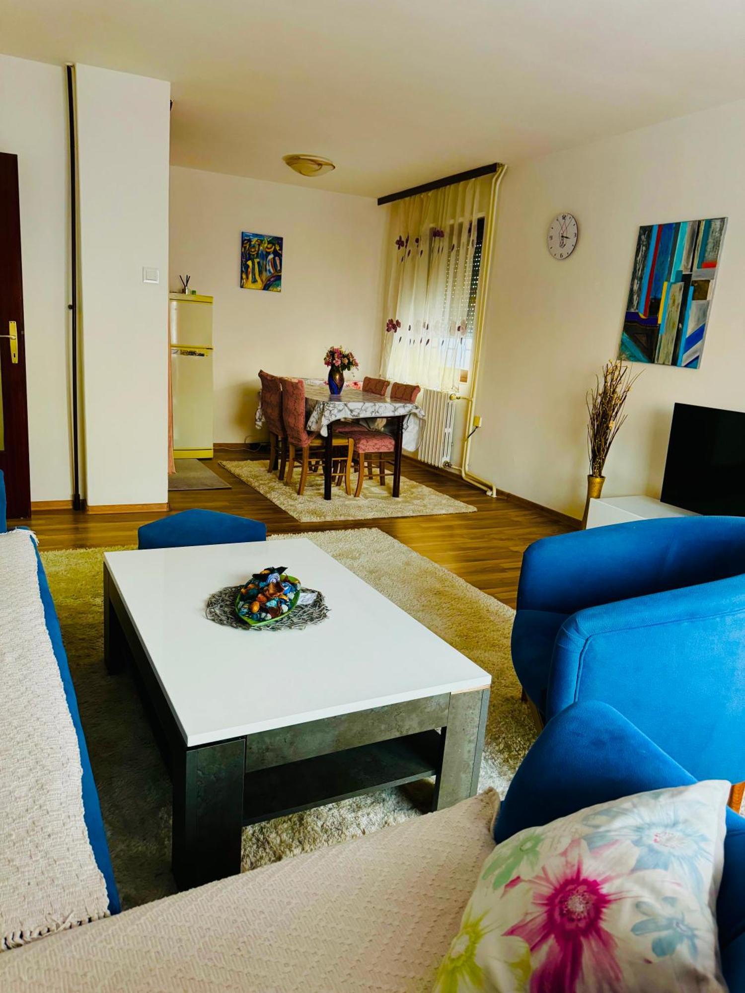 El&ma - 3 Bedroom Close To Center, Sunnyland With Balcony- Free Parking Apartment Sarajevo
