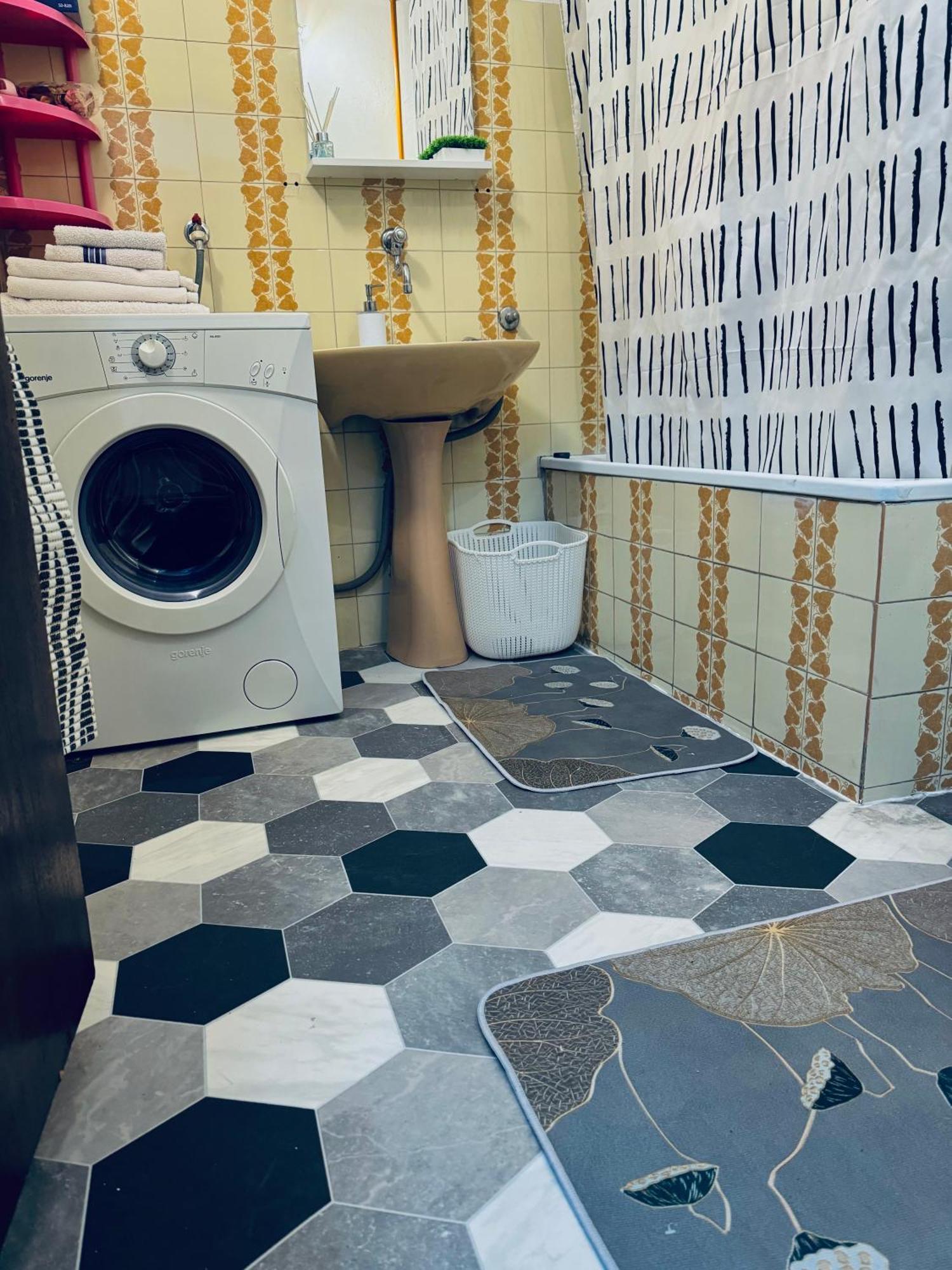 El&ma - 3 Bedroom Close To Center, Sunnyland With Balcony- Free Parking * Sarajevo